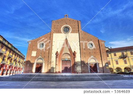 Facade of Duomo di Saluzzo, Italy. Facade of Duomo di Saluzzo, Italy. 5364689