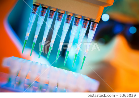 Multi-channel pipette 5365029