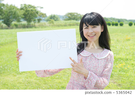 A woman with a message board (prairie) A woman with a message board (prairie) 5365042