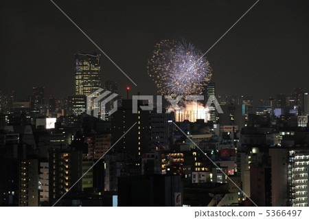 Roppongi Hills and Jingu Gaien Fireworks Festival at night in the Shinjuku building seen from above Roppongi Hills and Jingu Gaien Fireworks Festival at night in the Shinjuku building seen from above 5366497