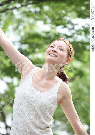 Summer woman 5368754