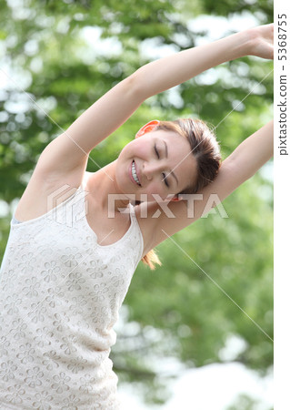 Summer woman 5368755