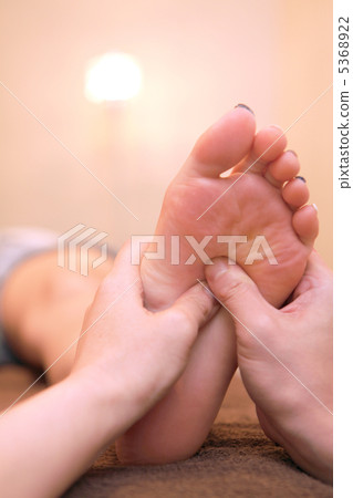 foot massage, the sole of the foot, massaging 5368922