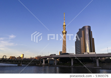 東京天空樹和隅田川的夜景 東京天空樹和隅田川的夜景 5369376