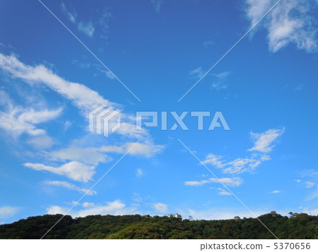 松山城堡和藍天 5370656