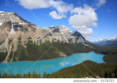 加拿大落基山脈的帕特湖 加拿大落基山脈的帕特湖 5370721