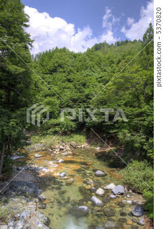 夏季清澈流動 5370820