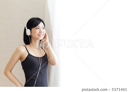 A woman listening to music 5371401
