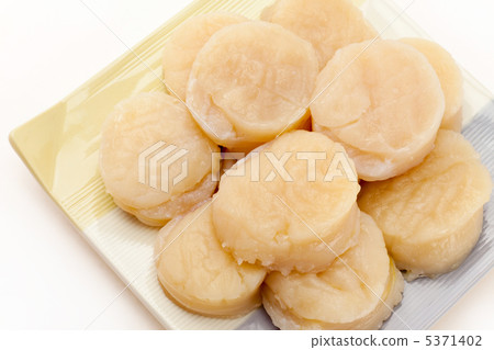 Scallops on a plate 5371402