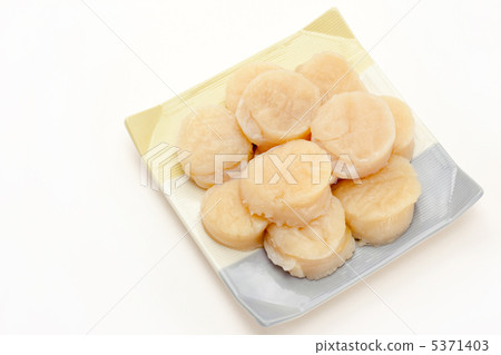 Scallops on a plate 5371403