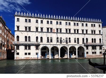 Beautiful buildings on main canal of Venice Beautiful buildings on main canal of Venice 5376237