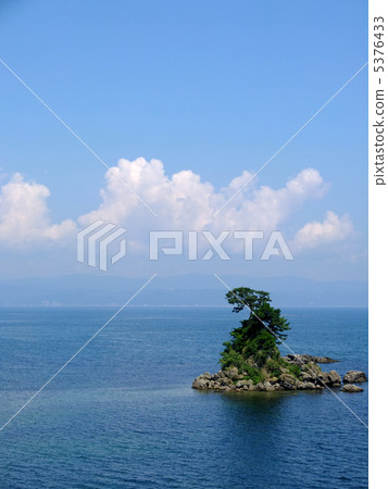 天空和雲彩和岩石和海 5376433