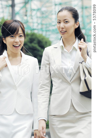 走與同事的企業夫人 走與同事的企業夫人 5378099