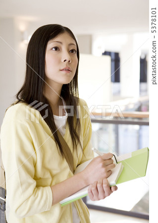 做筆記的女學生 做筆記的女學生 5378101