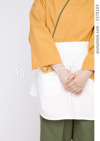 一名婦女兼職在日本的自助餐廳工作 一名婦女兼職在日本的自助餐廳工作 5378103