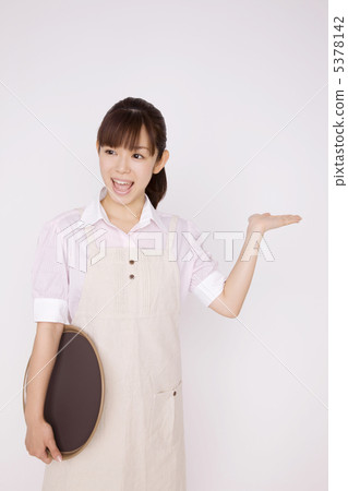 在咖啡館兼職工作的女人 在咖啡館兼職工作的女人 5378142