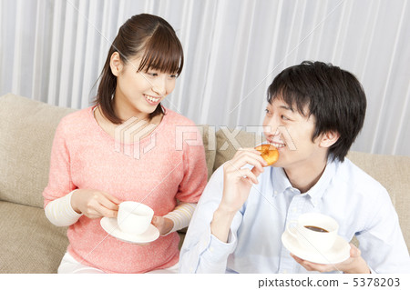 Men who eat donuts Men who eat donuts 5378203