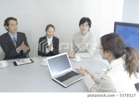 在會議期間的商人 5378527