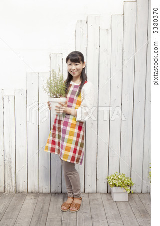 盆栽植物和婦女 盆栽植物和婦女 5380370