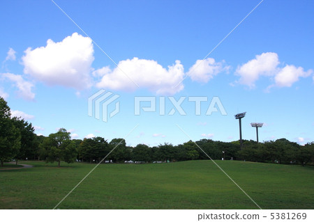 Blue sky and Oei Bucho Central Seaside Park 5381269