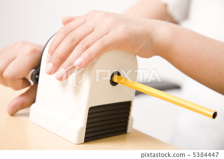 Children sharpening pencils Children sharpening pencils 5384447