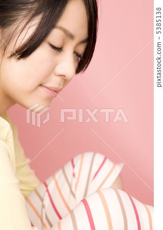 A woman who is falling asleep 5385138