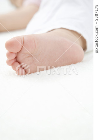 Baby's foot 5387179