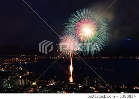 Fireworks of Lake Suwa and cooperation of city lights 5390834