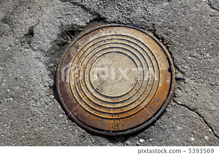 rusty round manhole 5393569