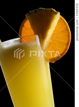 Fresh fruits drink 5394350