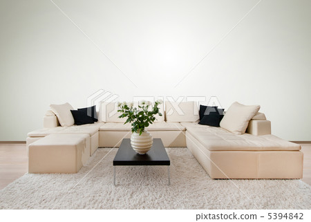 Modern interior with free wall space 5394842