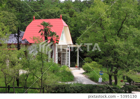 Satsuki and May's House 5395130