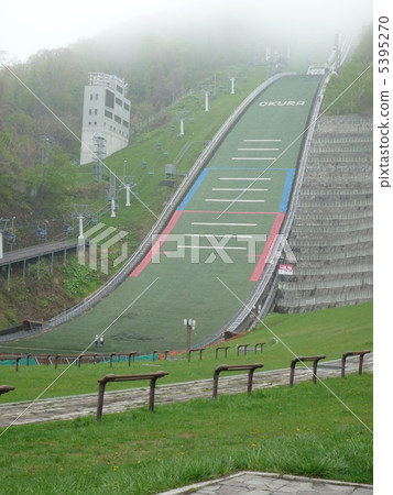 霧的Okurayama跳躍的體育場 5395270