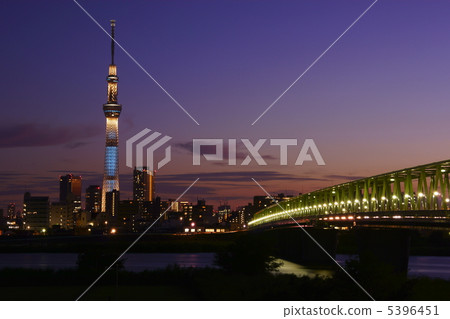 Tokyo sky tree at dusk (chic, light up) 5396451