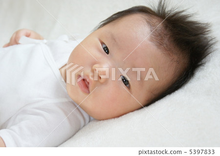 2 months old baby 5397833