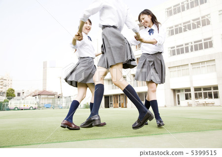 Girls high school students who join hands 5399515