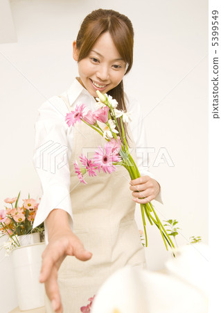 做花束的婦女 5399549