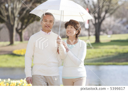 Senior couple walking in the park 5399817