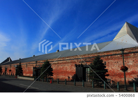  Red Brick Warehouse 5400868