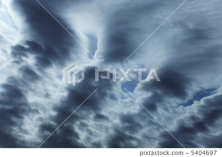 多雲的天空 5404697