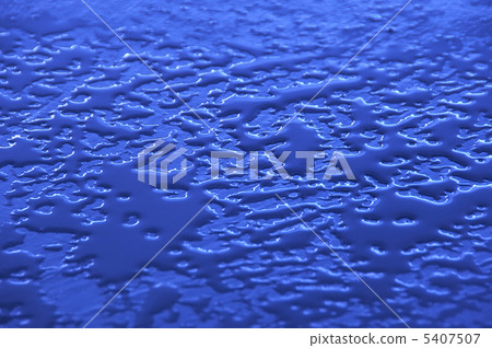 澆水到瀝青 5407507