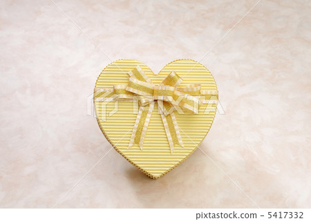 Heart's gift box Heart's gift box 5417332