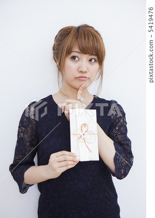 拿著禮物袋子的女孩 5419476