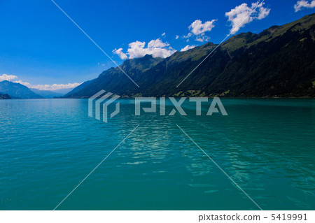 Look at the Swiss Lake / U-shaped valley 5419991