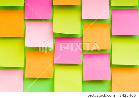 Reminder notes on the bright colorful paper 5425466
