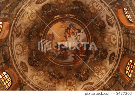 聖維塔勒大教堂的壁畫拉文納 5427203