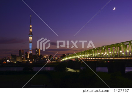 Tokyo sky tree at dusk (chic, light up) Tokyo sky tree at dusk (chic, light up) 5427767