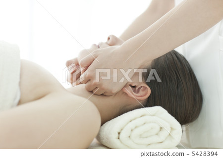 Aestheticians who do face massage Aestheticians who do face massage 5428394