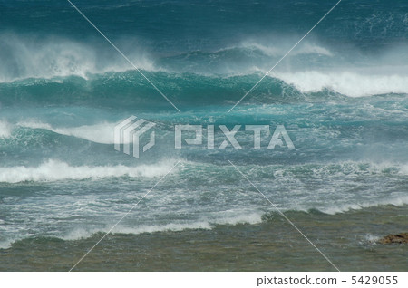 沖繩海接近颱風 5429055