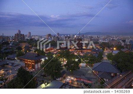 Four heavenly king night view Four heavenly king night view 5430269